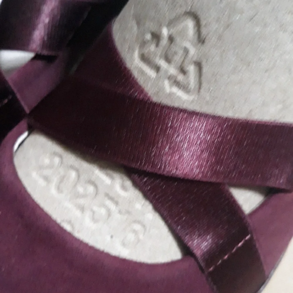 Burgundy Ballet Style  Suede Flats Sz 8.5 - Picture 4 of 16